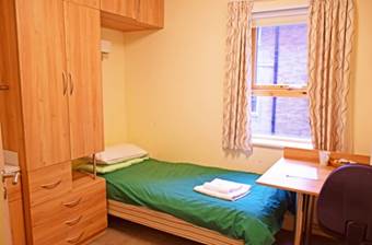 En-suite room Ruskin College.jpg