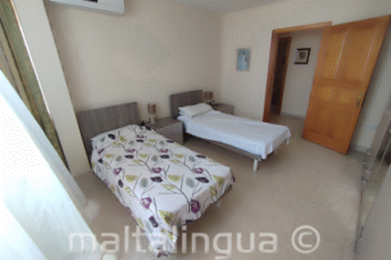 Obraz zawieraj�cy w pomieszczeniu, �ciana, aran�acja wn�trz, Lniana tkanina

Opis wygenerowany automatycznie